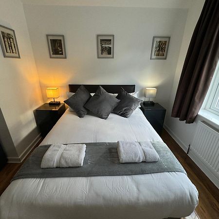 Oakhurst Gatwick B&B 크롤리 외부 사진