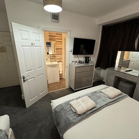 Oakhurst Gatwick B&B 크롤리 외부 사진