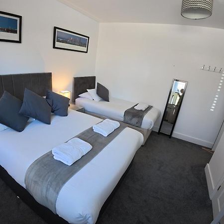 Oakhurst Gatwick B&B 크롤리 외부 사진
