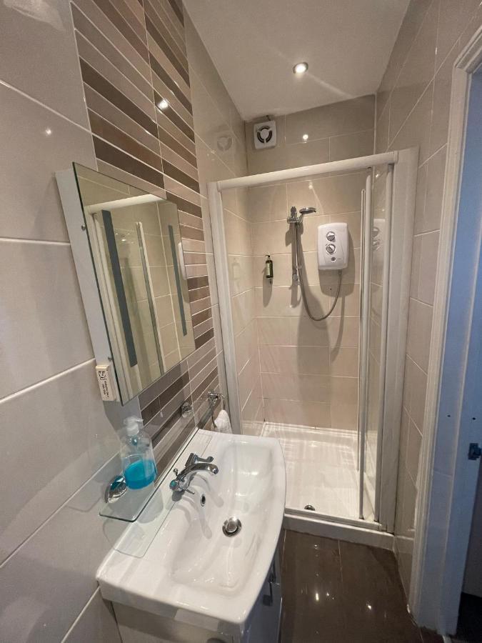 Oakhurst Gatwick B&B 크롤리 외부 사진