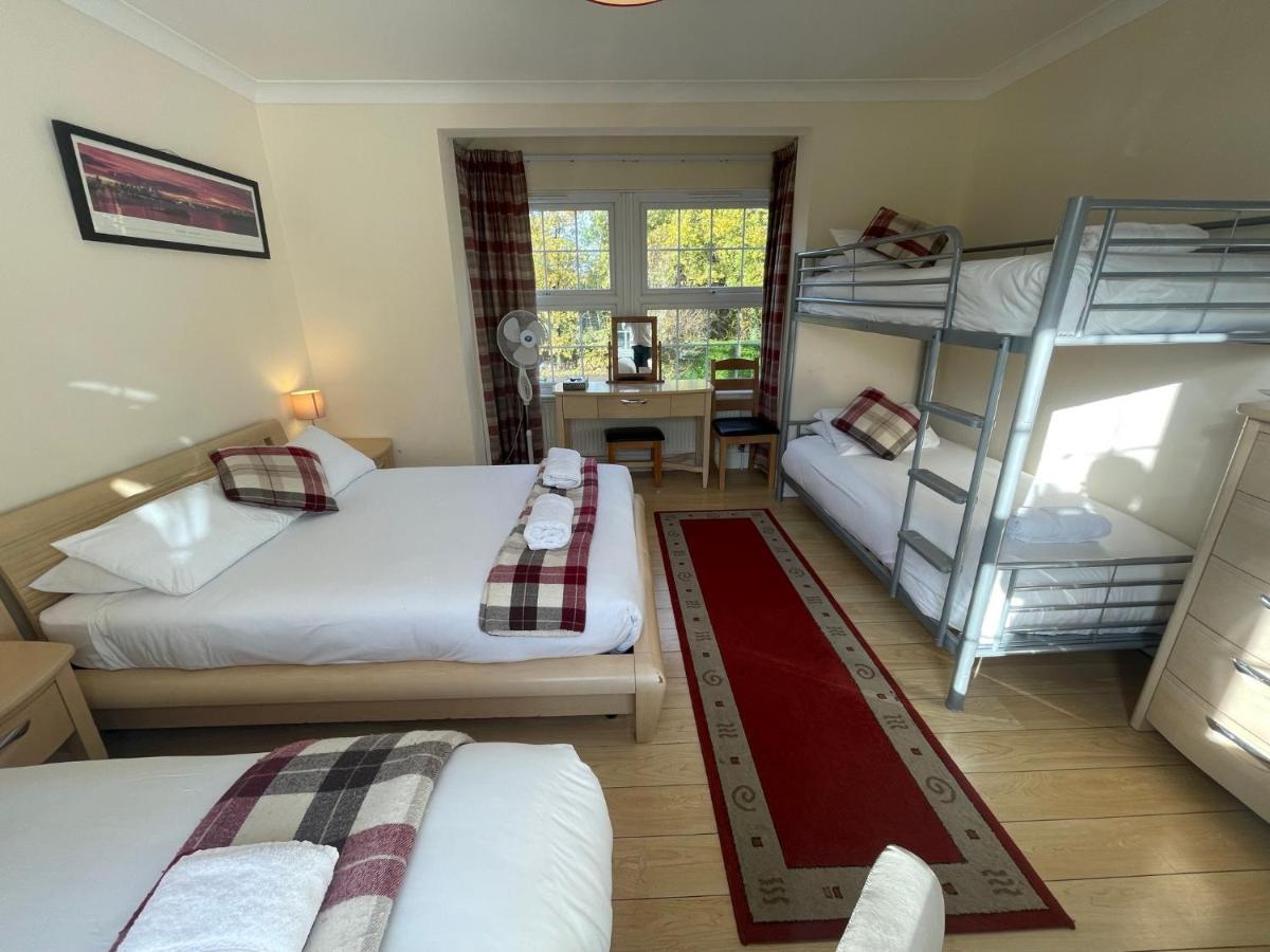 Oakhurst Gatwick B&B 크롤리 외부 사진