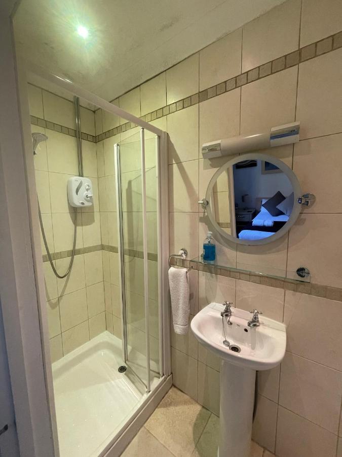 Oakhurst Gatwick B&B 크롤리 외부 사진