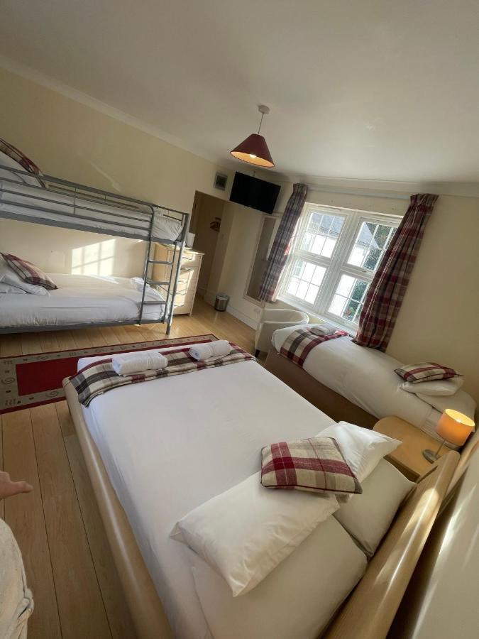 Oakhurst Gatwick B&B 크롤리 외부 사진