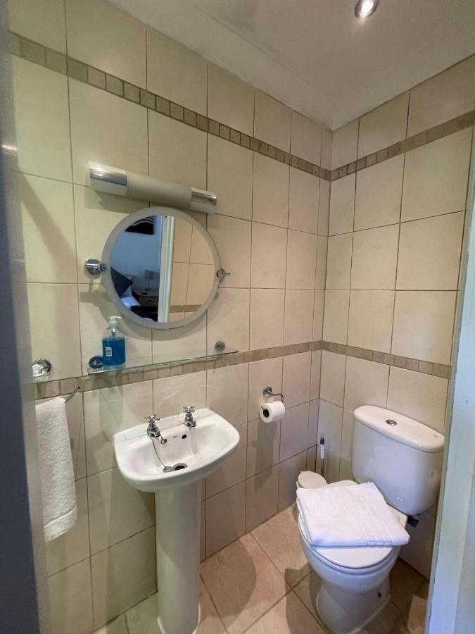 Oakhurst Gatwick B&B 크롤리 외부 사진