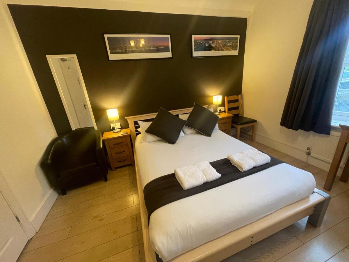 Oakhurst Gatwick B&B 크롤리 외부 사진