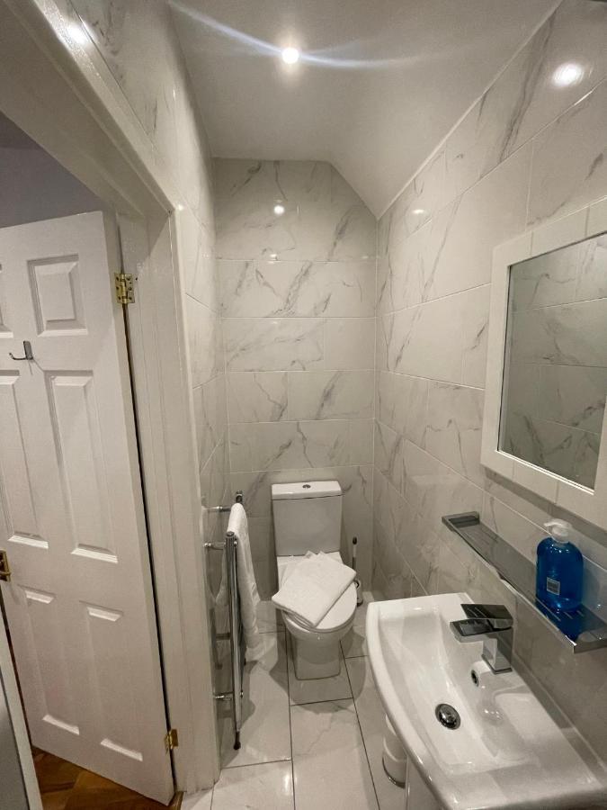Oakhurst Gatwick B&B 크롤리 외부 사진