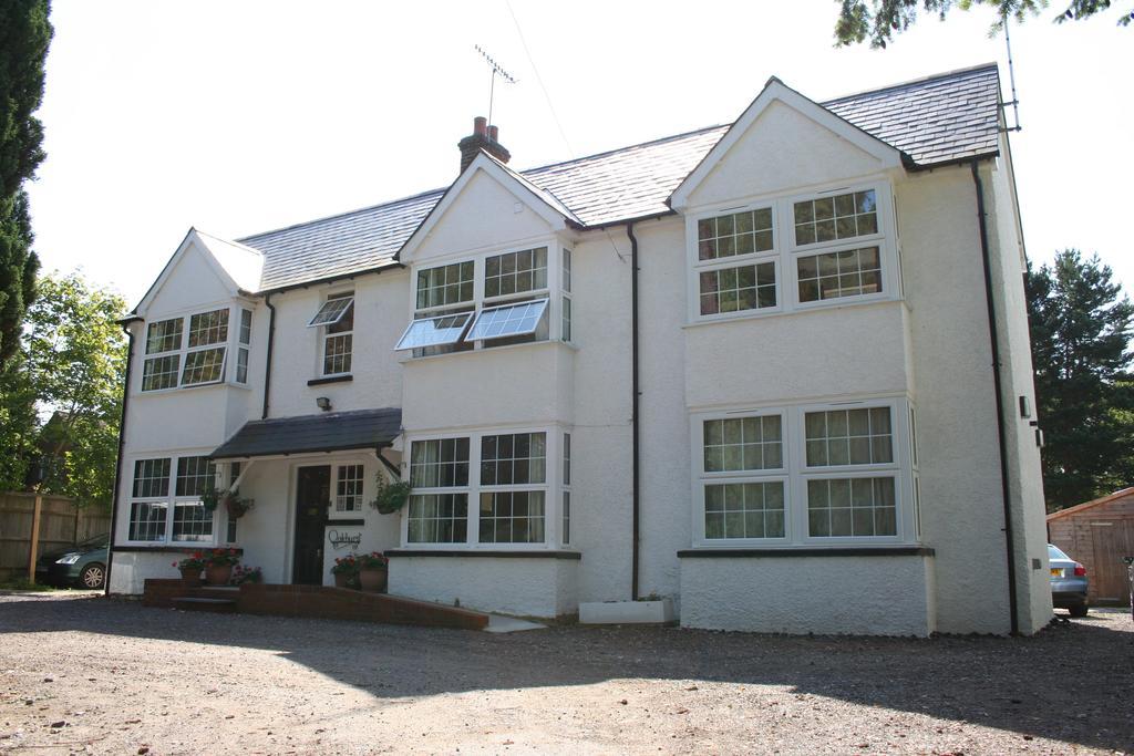Oakhurst Gatwick B&B 크롤리 외부 사진