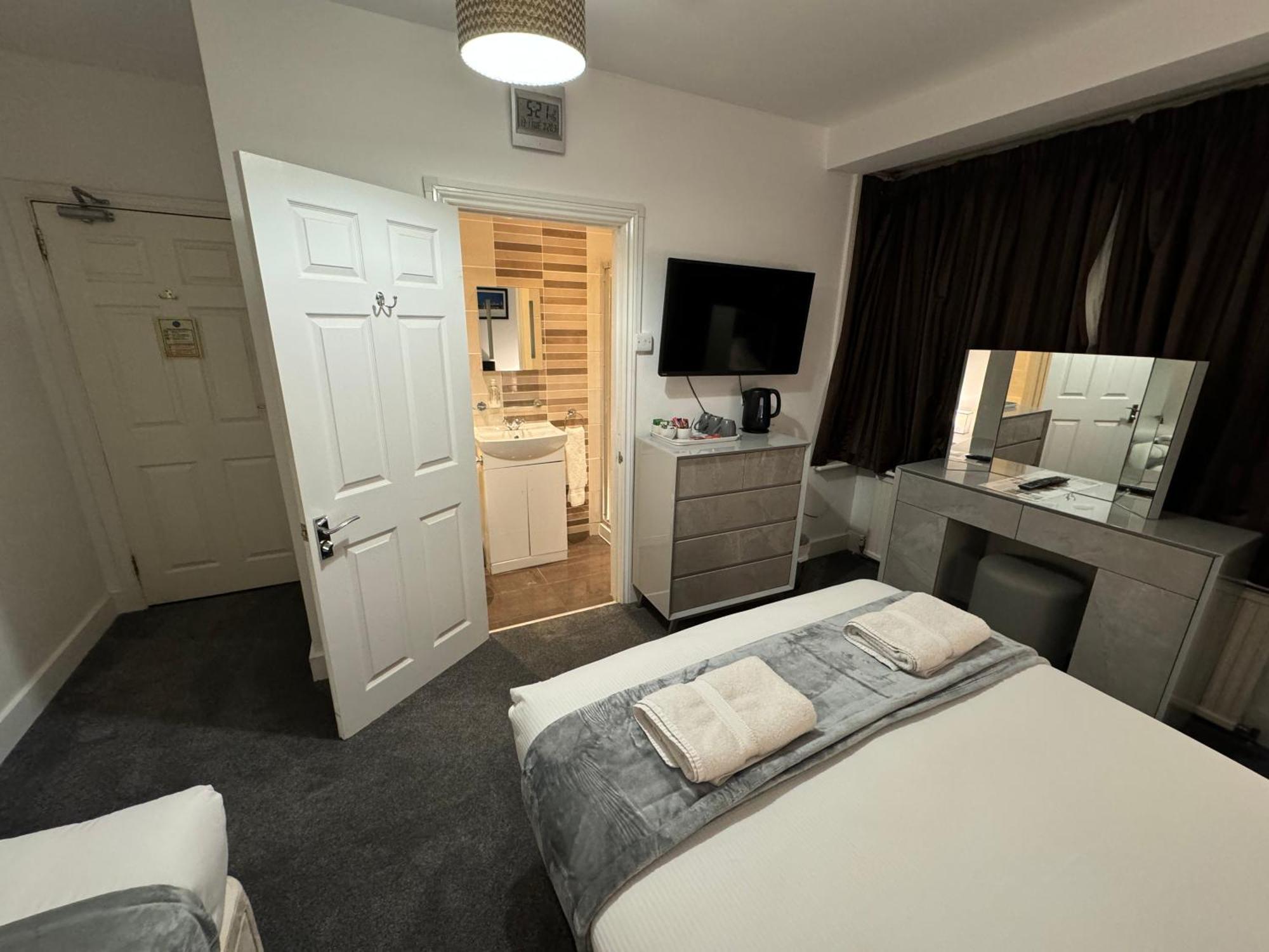 Oakhurst Gatwick B&B 크롤리 외부 사진